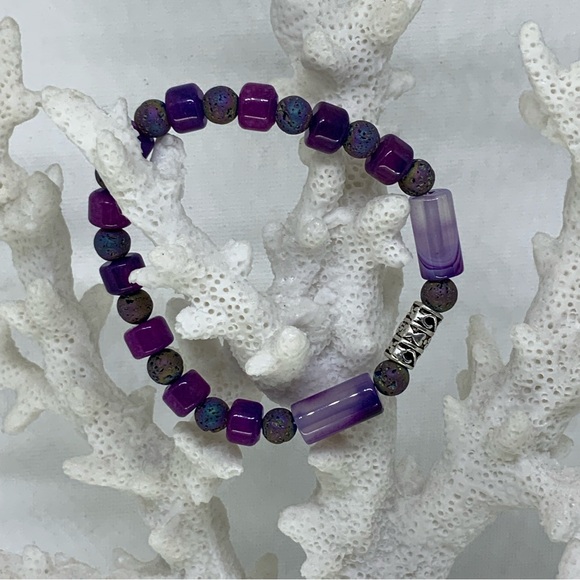 Hand Crafted Purple Agate and Crystal Druzy Quartz Geode Bead Stretchy Bracelet - Picture 9 of 15